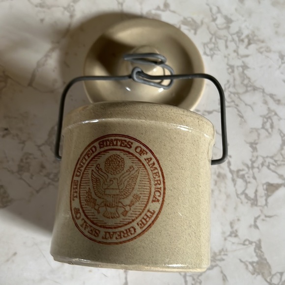 Vintage United States of America Cheese Crock with Lid and Metal Handle - Picture 8 of 16